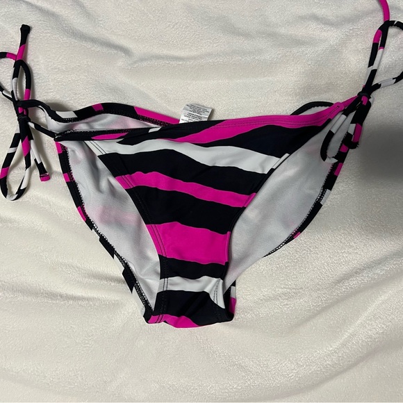 Size medium swim bottom bundle - Picture 6 of 6